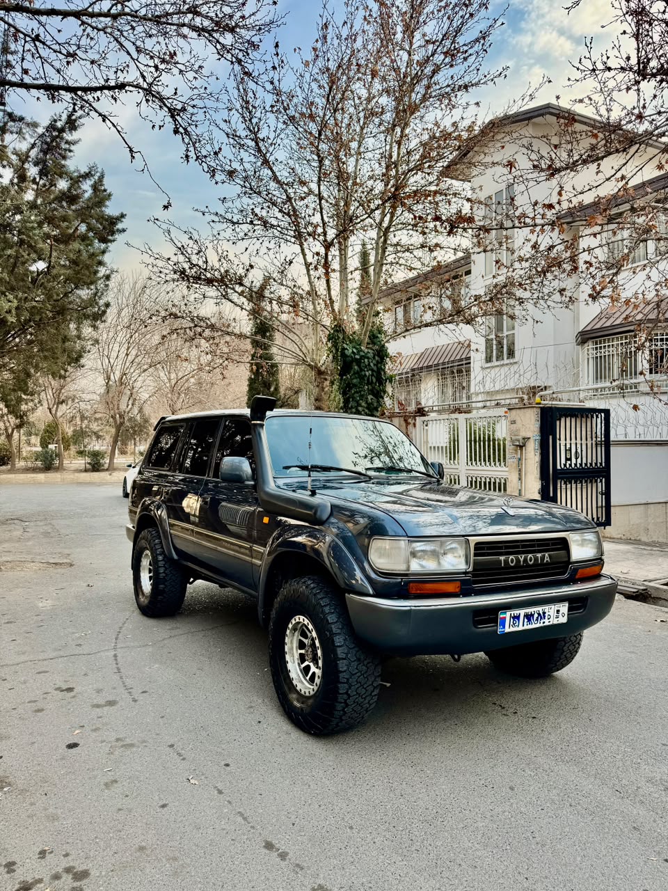 نمای سه رخ بیرونی FJ80